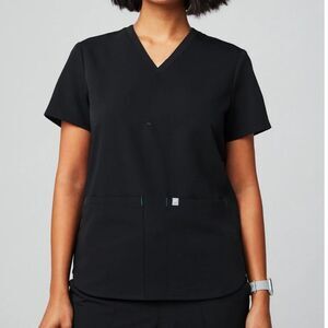 Fabletics Method 2-Pocket Scrub Top Black‎ Small New With Tags